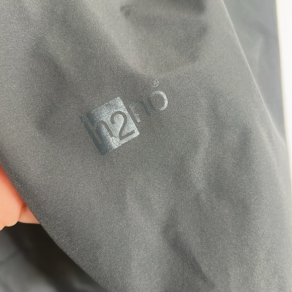 Patagonia rain Jacket - Picture 10 of 16